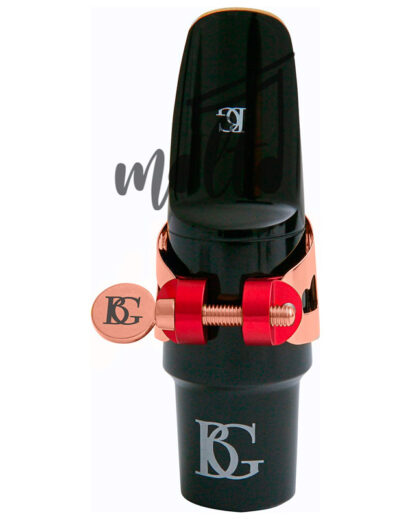 169-LD9-DUO-LIGATURE-ROSE-GOLD-HARD-RUBBER-MP-IN-USE-ALTO-SAX-(1) ABRAZADERA MARCA BG DUO SAXOFÓN ALTO ORO ROSA LD9